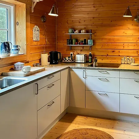 Vakantiehuis Traehytte Mellem Naletraeerne Ved Sonnerup Skov *