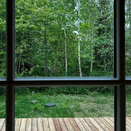 Traehytte Mellem Naletraeerne Ved Sonnerup Skov Vakantiehuis *